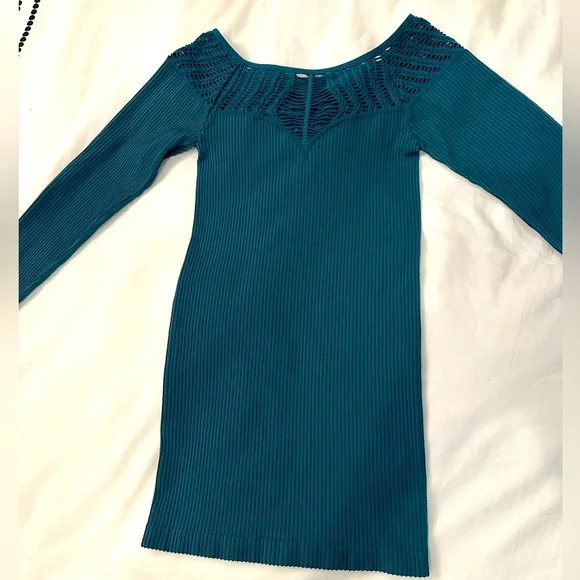 Free people long sleeve top with cut outs - Picture 2 of 6